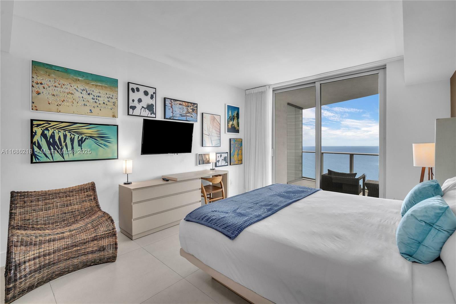 Property Photo:  4111 S Ocean Dr 2809  FL 33019 