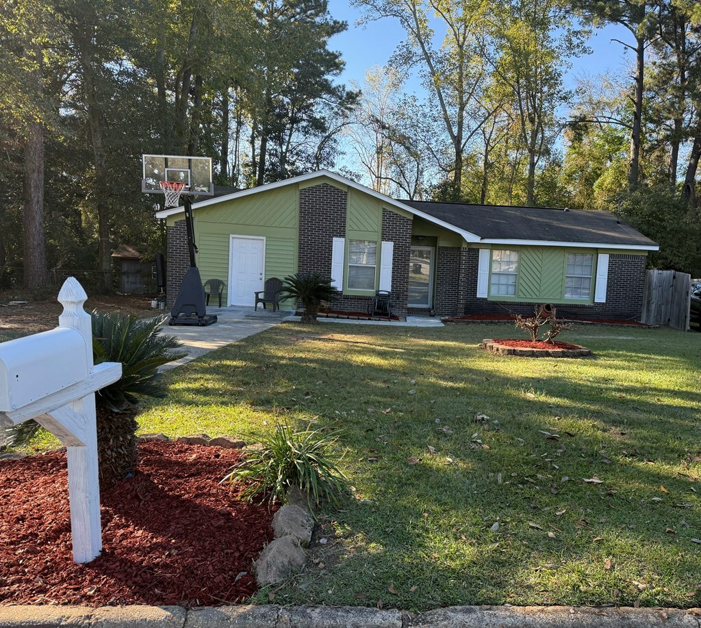 Property Photo:  400 Pine Hills Dr.  AL 36301 