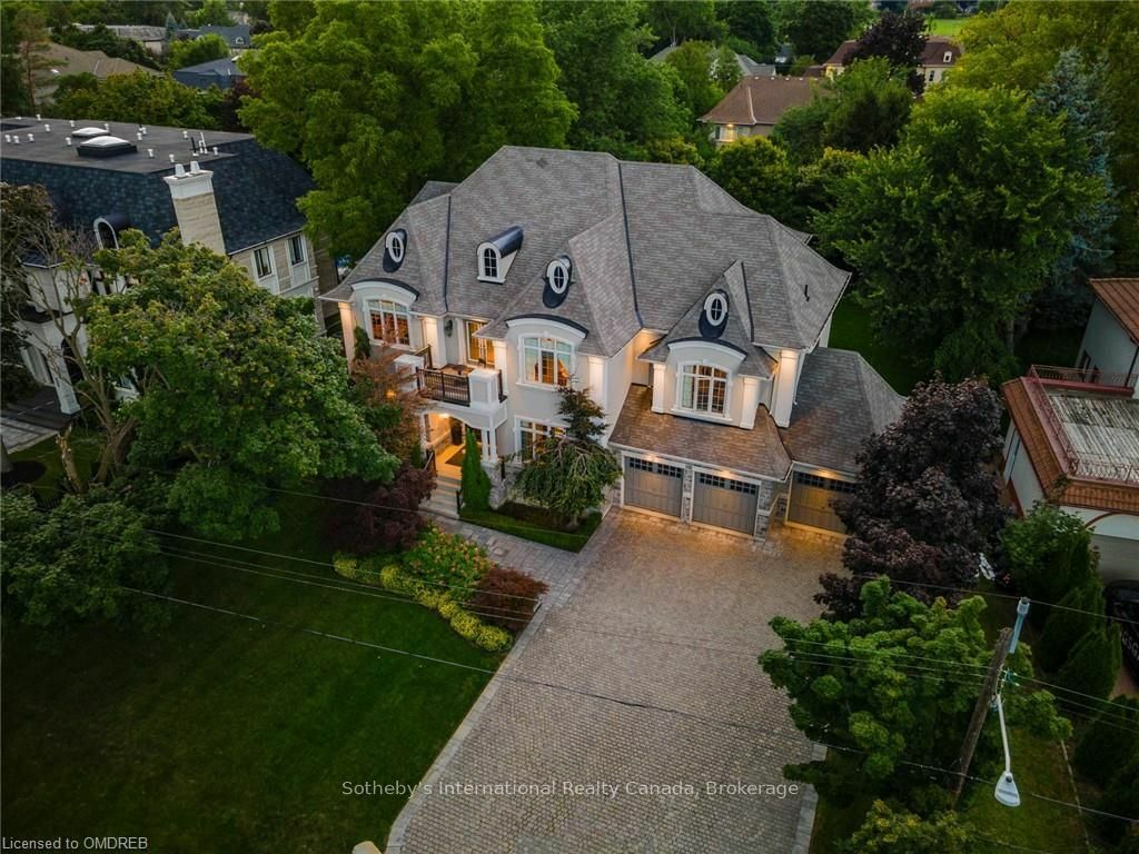 Photo de la propriété:  8 Thornhill Ave  ON L4J 1J4 