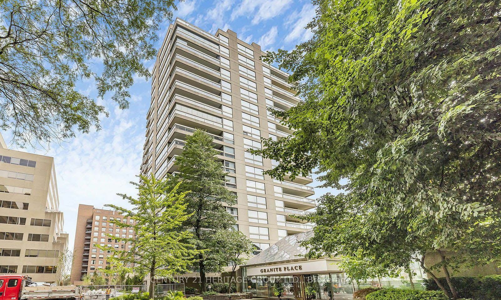 Photo de la propriété:  63 St Clair Ave W 107  ON M4V 2Y9 