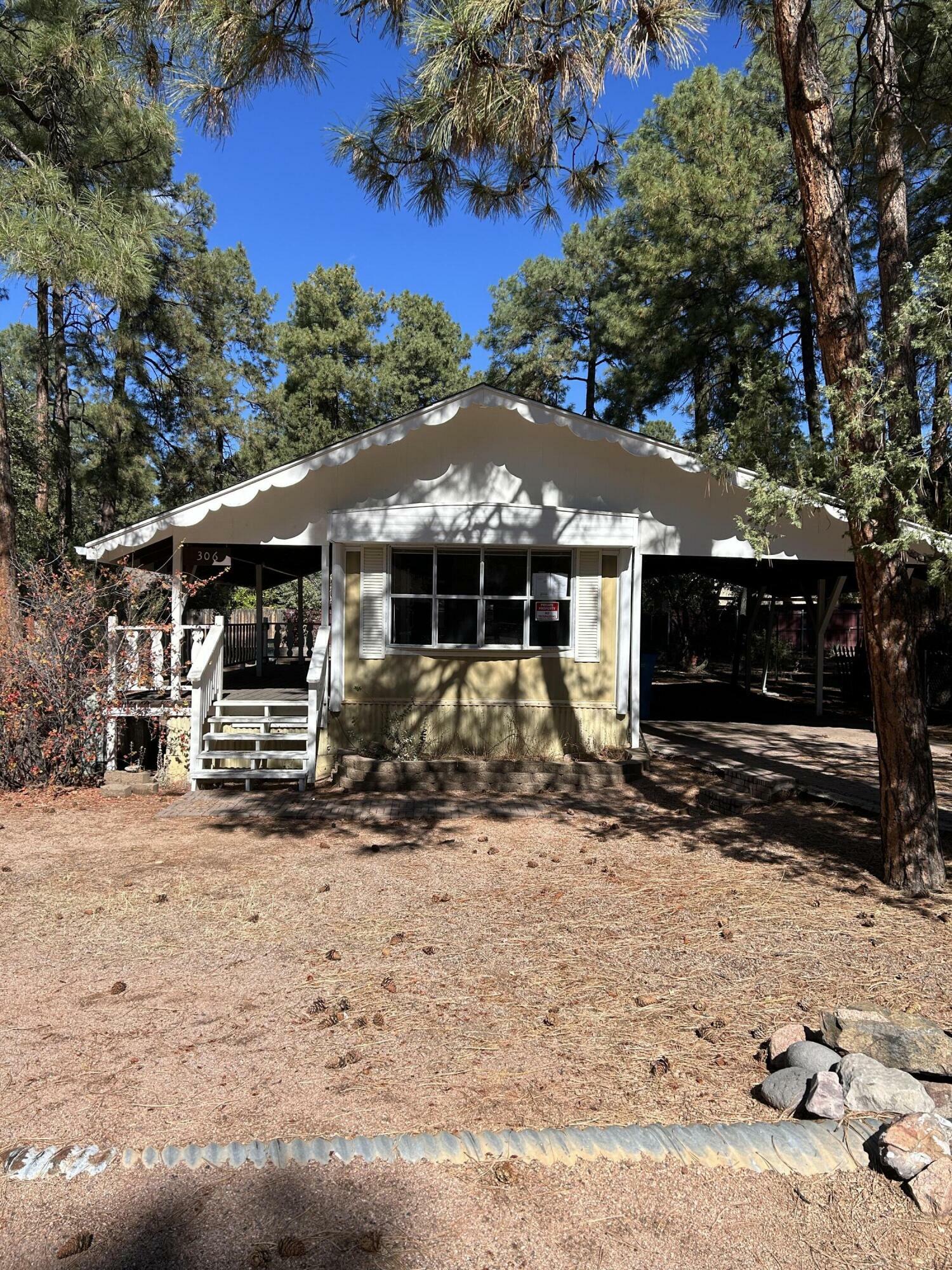 Property Photo:  306 E Forest Drive  AZ 85541 