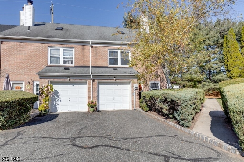 Property Photo:  14 Wareham Ct  NJ 07076 