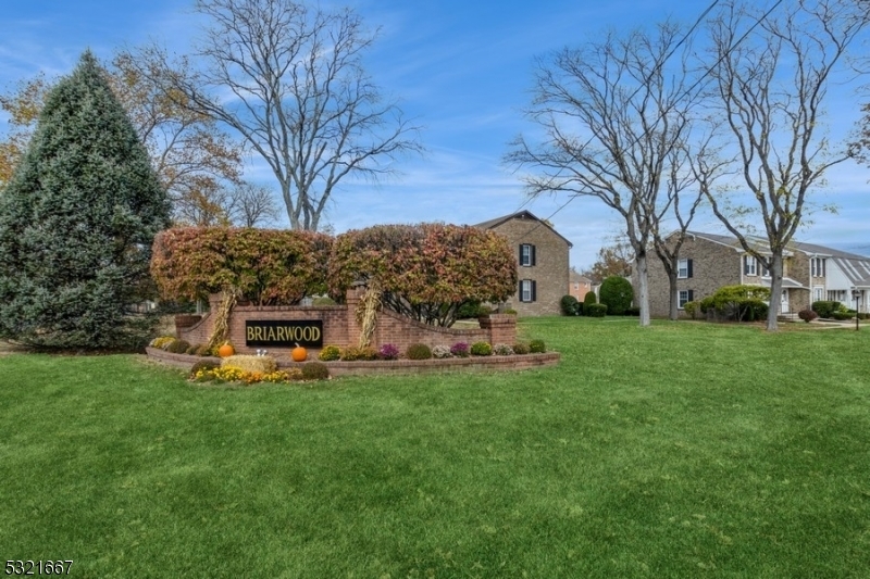 Property Photo:  83 Briarwood Path  NJ 07066 