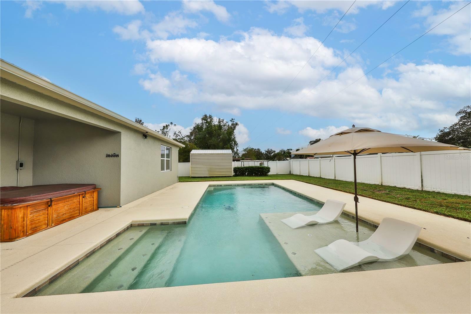 Property Photo:  1434 Floral Way  FL 32703 