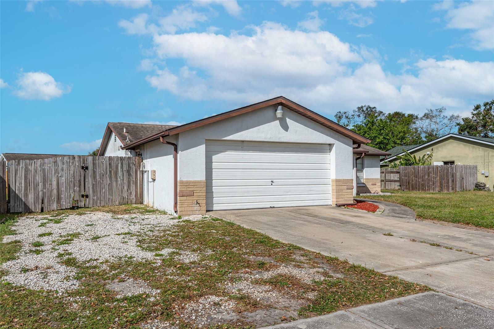 Property Photo:  6008 Firefly Lane  FL 33572 