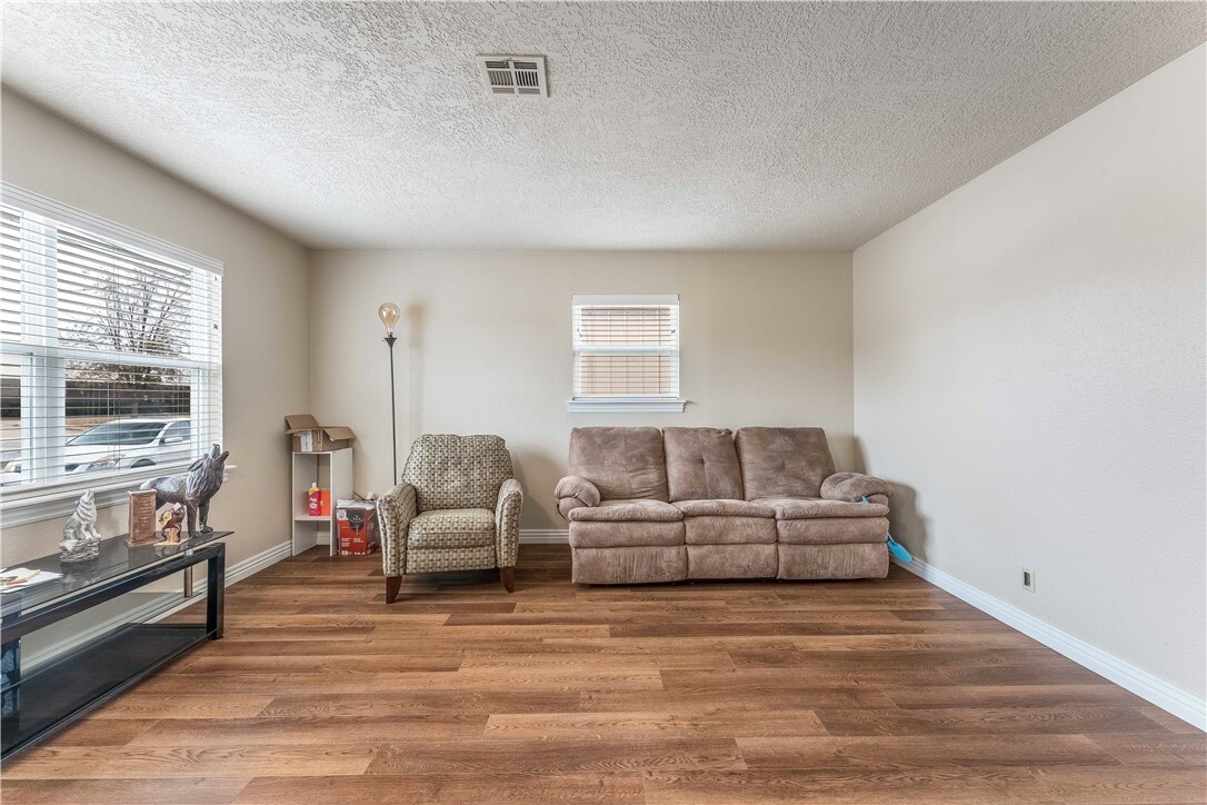 Property Photo:  813 S Carl Street  AR 72761 