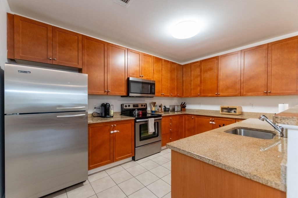 Property Photo:  4 Harvest Dr 104  MA 01845 