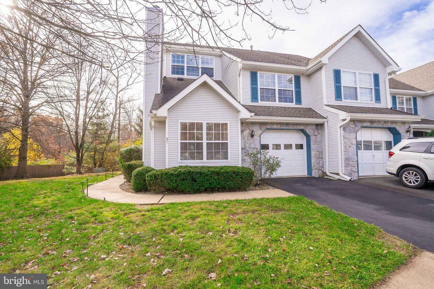 Property Photo:  85 Heather Court  NJ 08852 