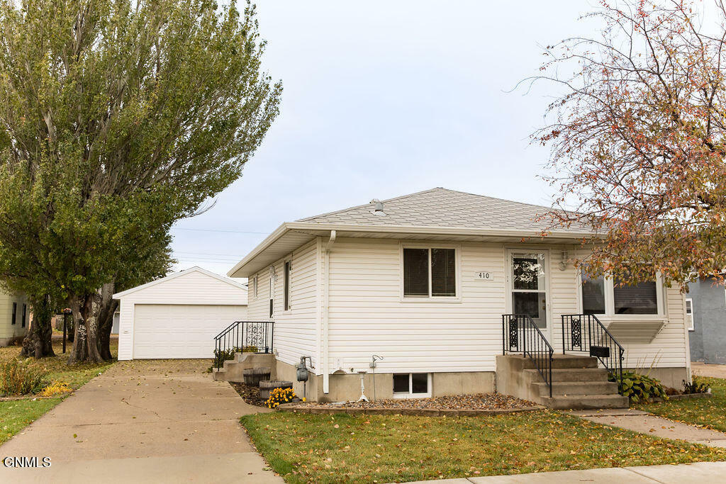 Property Photo:  410 S 11th Street  ND 58504 