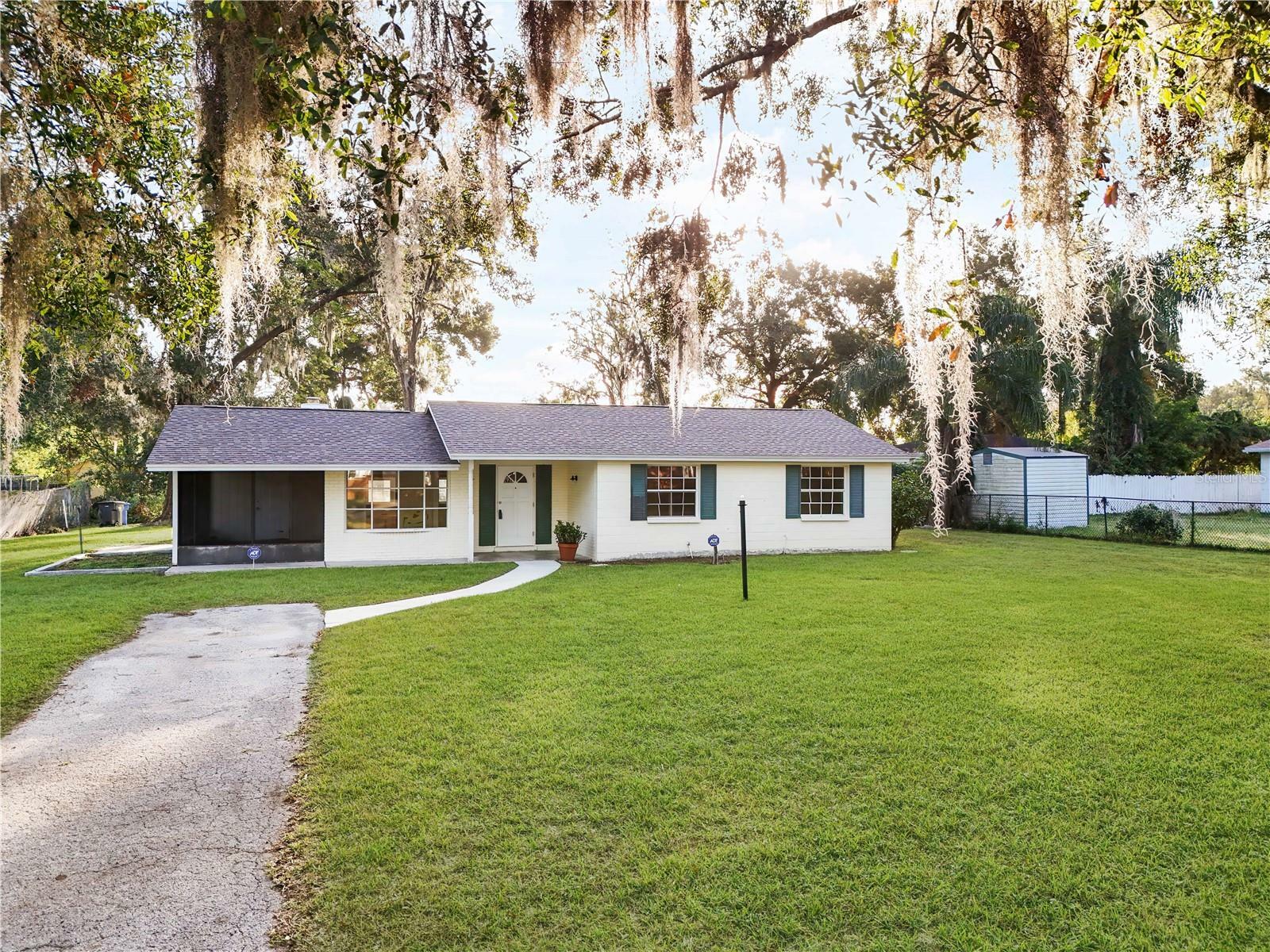 Property Photo:  1007 Sunshine Avenue  FL 33511 