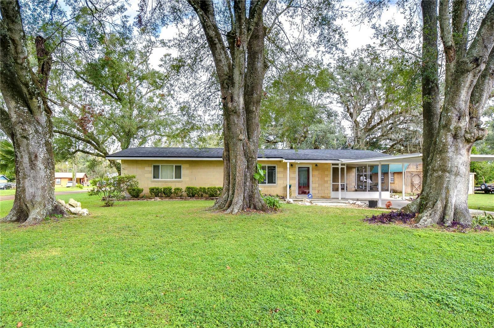 Property Photo:  33137 Cercelia Road  FL 33523 