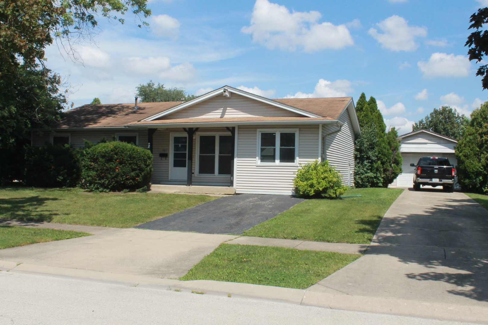 Property Photo:  987 Cooper Court  IL 60007 