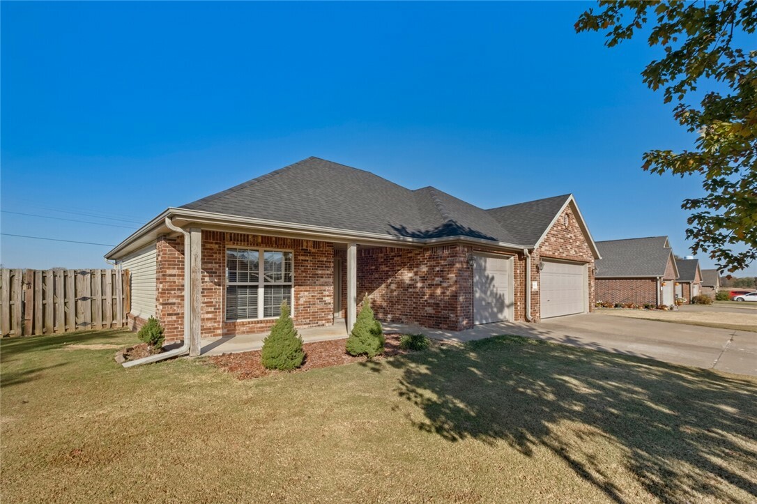 Property Photo:  593 Fox Meadows Lane  AR 72704 