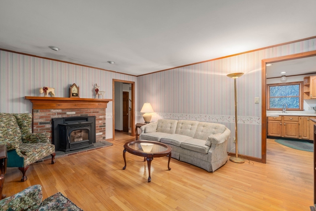 Property Photo:  20 Brentwood Dr  MA 01571 