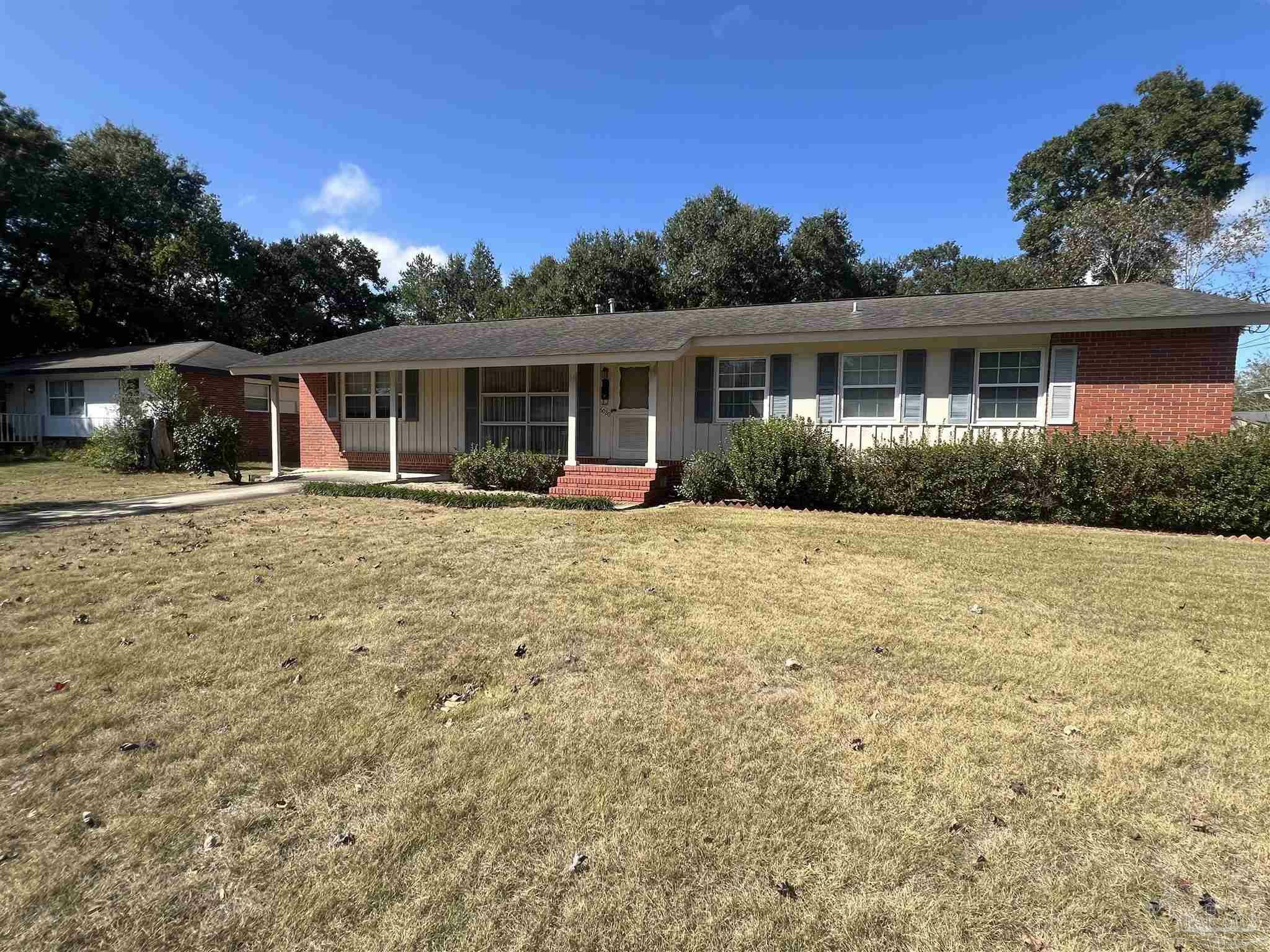 Property Photo: 6020 Hilltop Rd FL 32504
