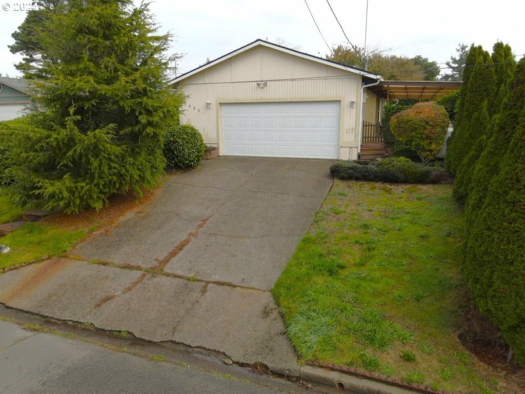 1055 Augustine St  Coos Bay OR 97420 photo