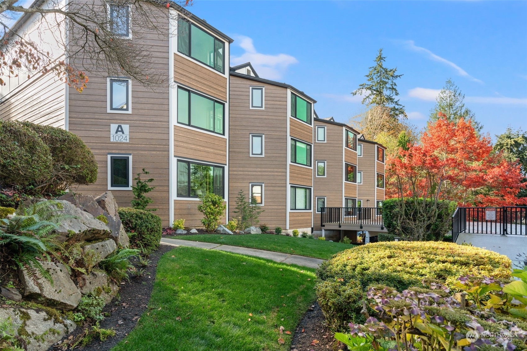 Property Photo:  1024 5th Avenue S A304  WA 98020 