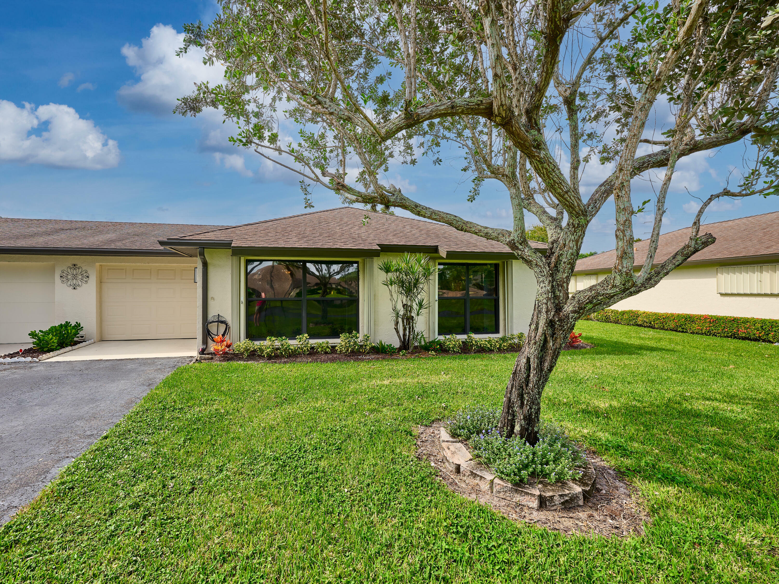 Property Photo:  4882 Equestrian Circle B  FL 33436 