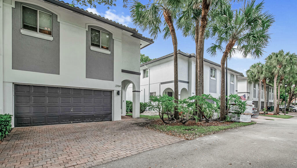 Property Photo:  2704 NE Treasure Cove Circle  FL 33312 