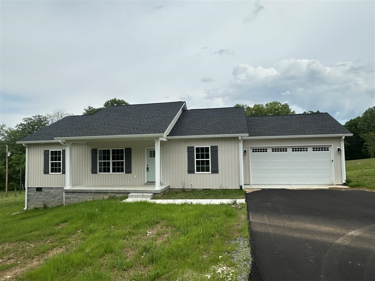 Property Photo: 2130 Smiths Grove Road KY 42164