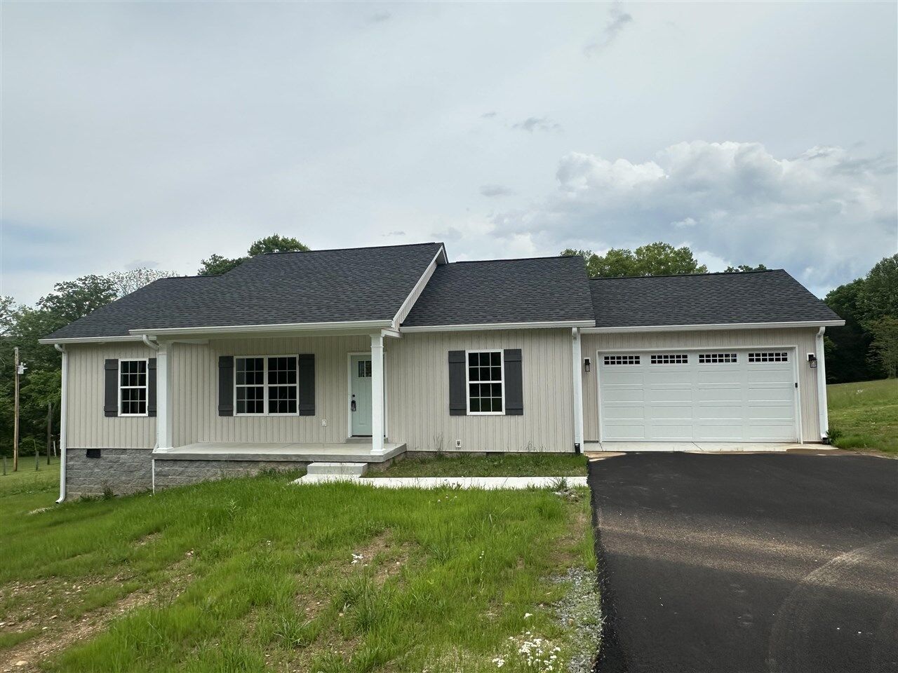 Property Photo: 2130 Smiths Grove Road KY 42164