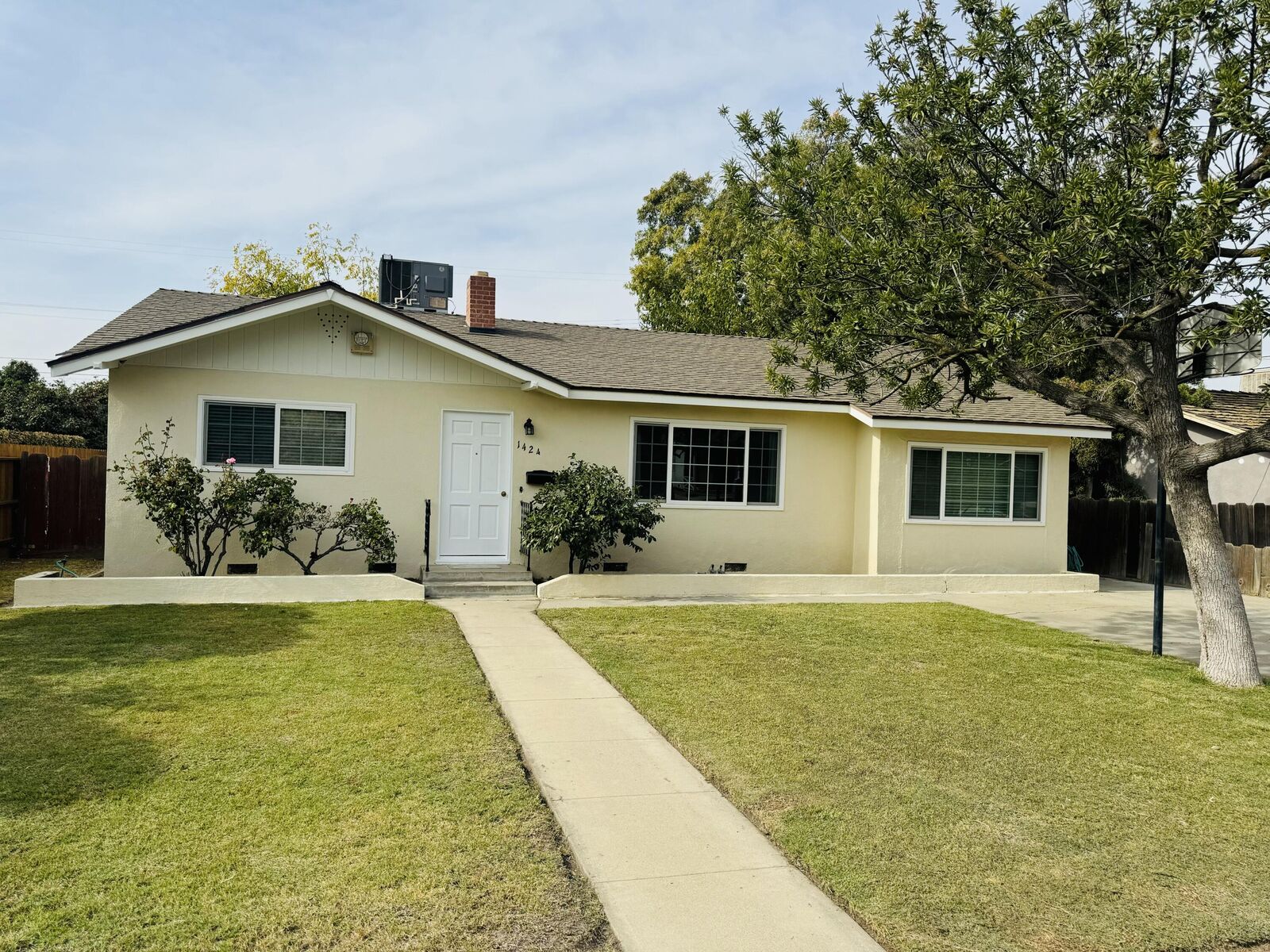 Property Photo:  1424 Norboe Avenue  CA 93212 