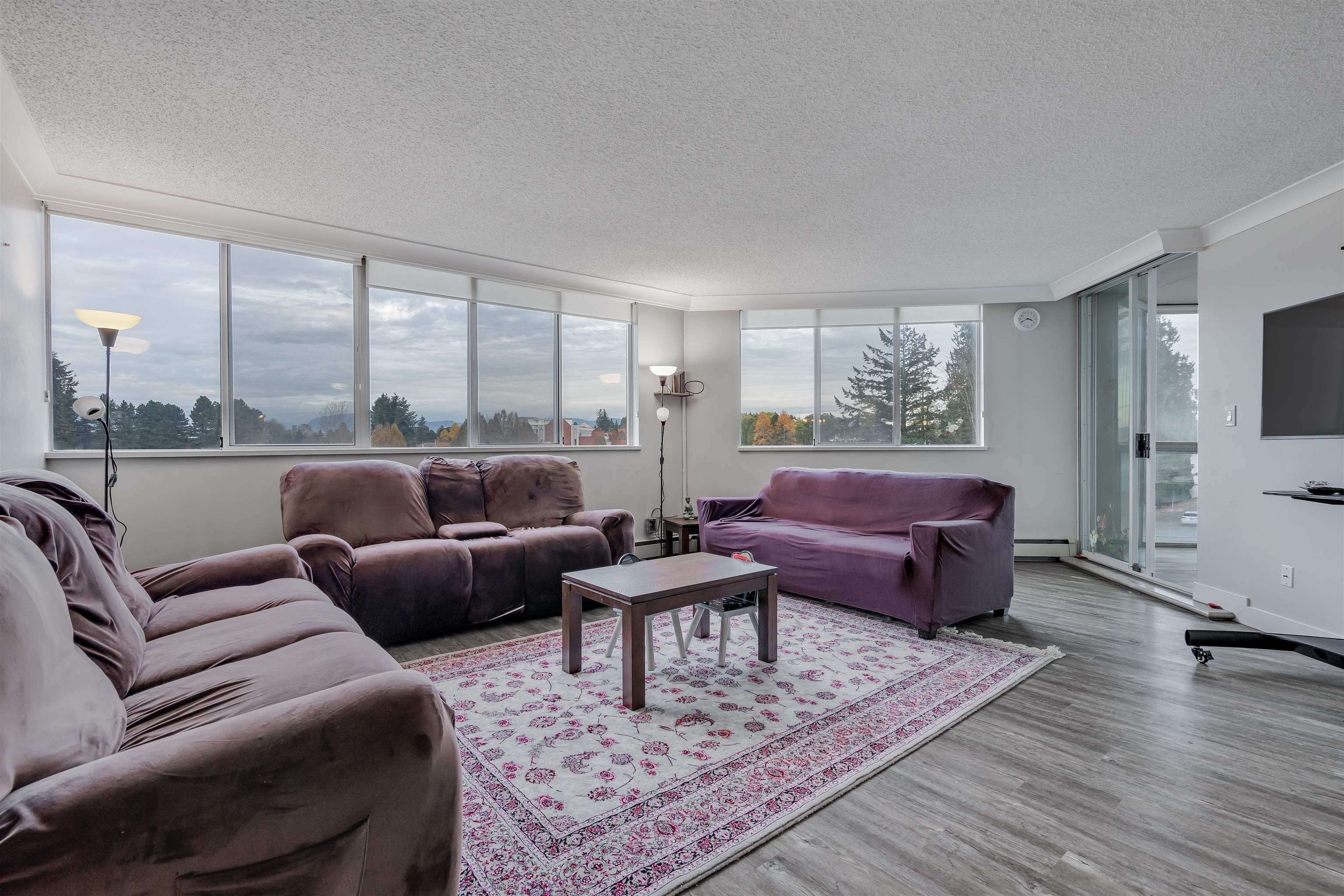 Property Photo: 11881 88 Avenue 307 BC V4C 8A2