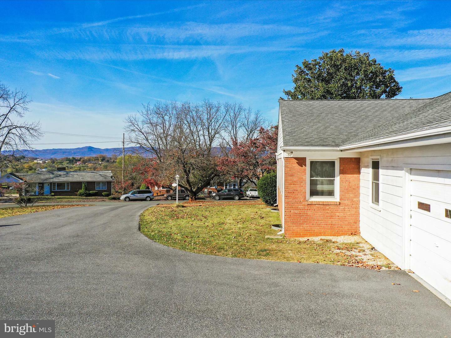 Property Photo:  705 Woodlawn Avenue  VA 22630 