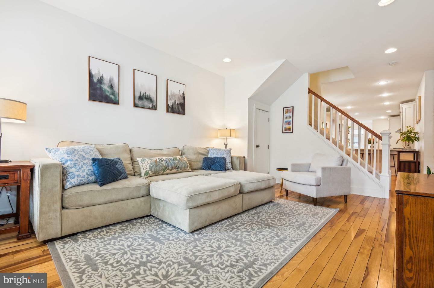 Property Photo:  818 S East Avenue  MD 21224 