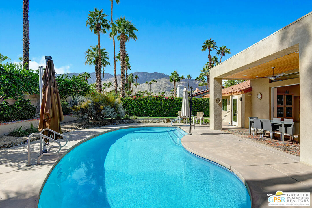 2445  E Santa Ynez Way  Palm Springs CA 92264 photo