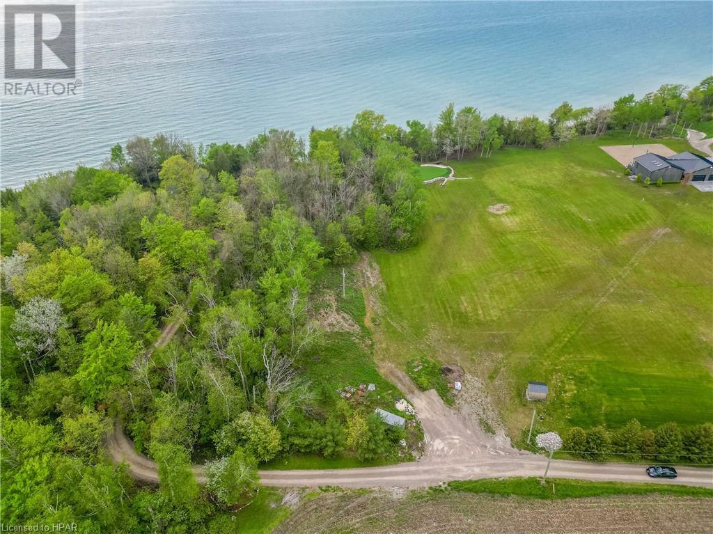 Photo de la propriété:  33541 Black'S Point Road  ON N7A 3X8 