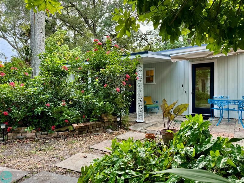 Property Photo:  737 SW 14th Ave  FL 33312 