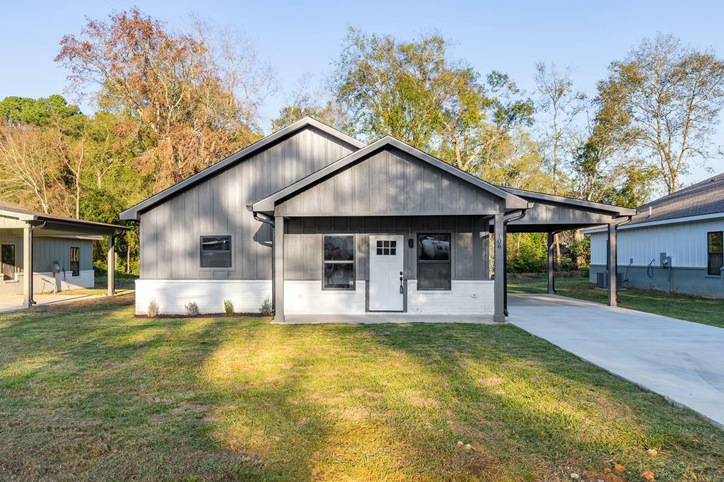 Property Photo:  106 N Garvan Street  TX 75901 