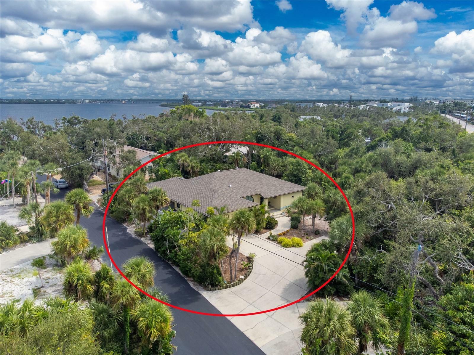 Property Photo:  3075 Bay Oaks Circle  FL 34223 