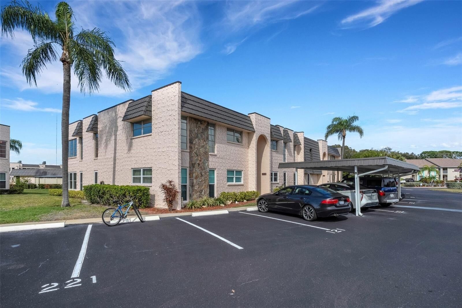 Property Photo:  222 Fernwood Circle 222  FL 33777 