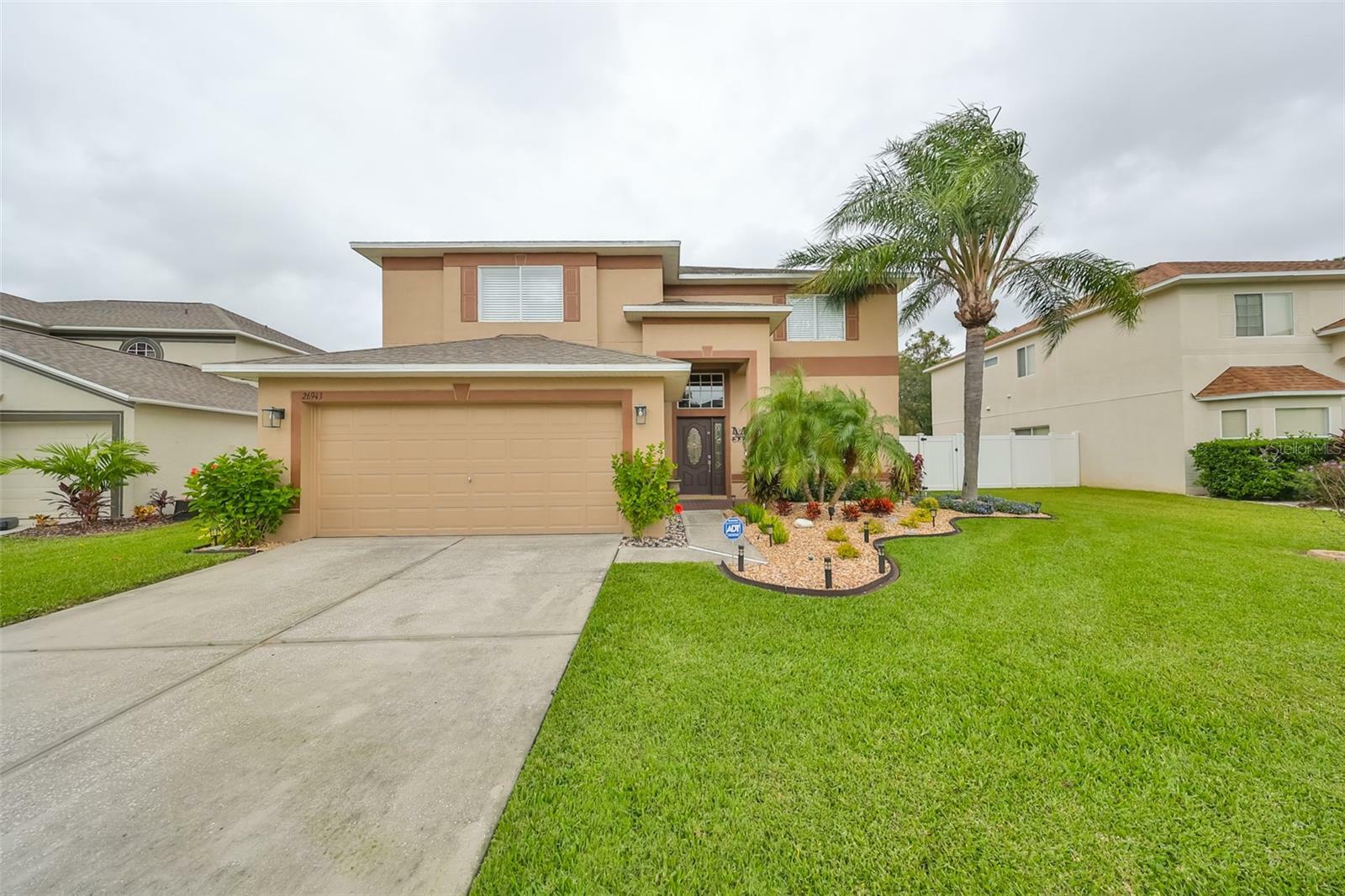 Property Photo:  26943 Coral Springs Drive  FL 33544 