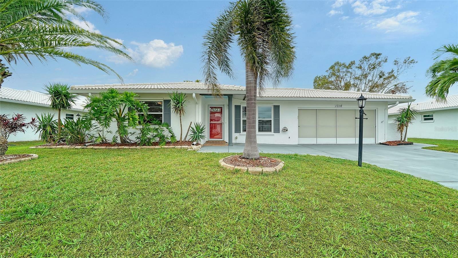 Property Photo:  1316 Bottlebrush Drive  FL 34208 