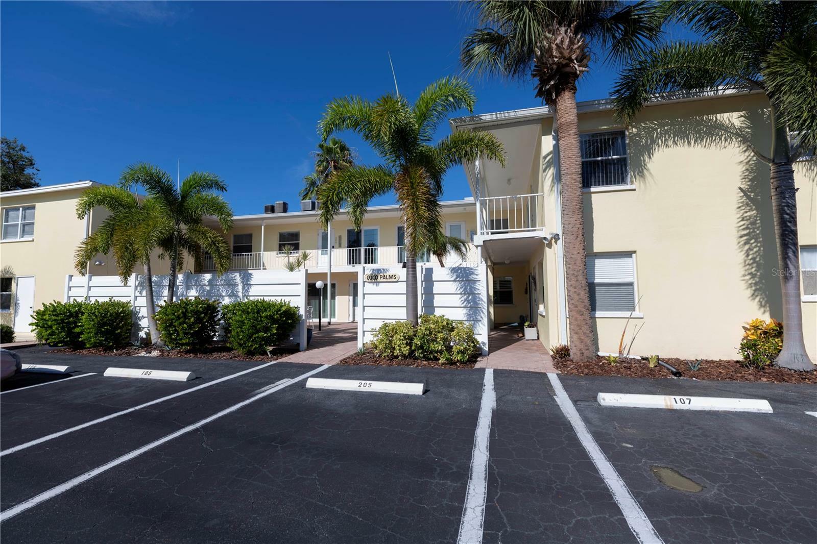 Property Photo:  700 W Venice Avenue 201  FL 34285 