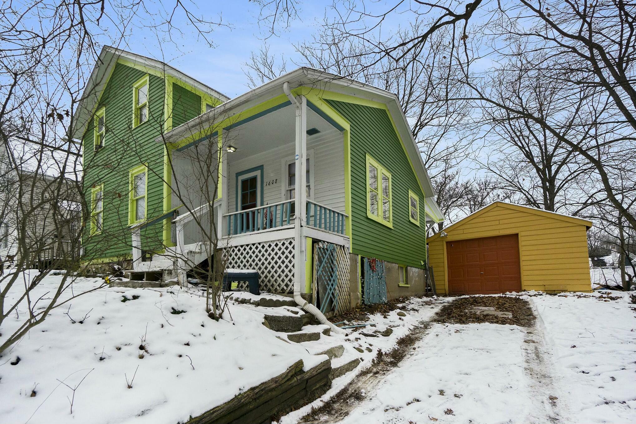 Property Photo:  1608 Jefferson Avenue  MI 49006 