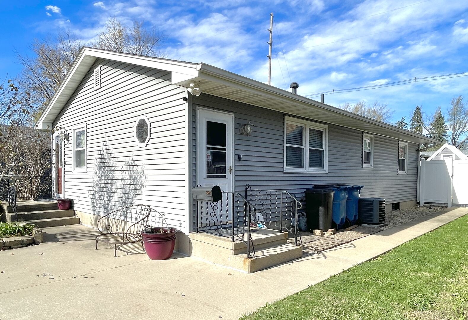 Property Photo: 902 Bern Street IL 61362