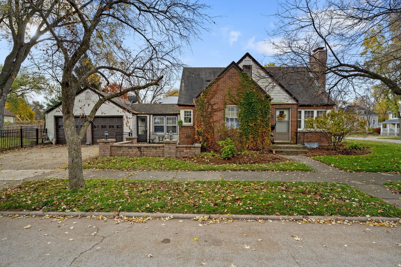 Property Photo:  406 Elizabeth Street  IL 60510 