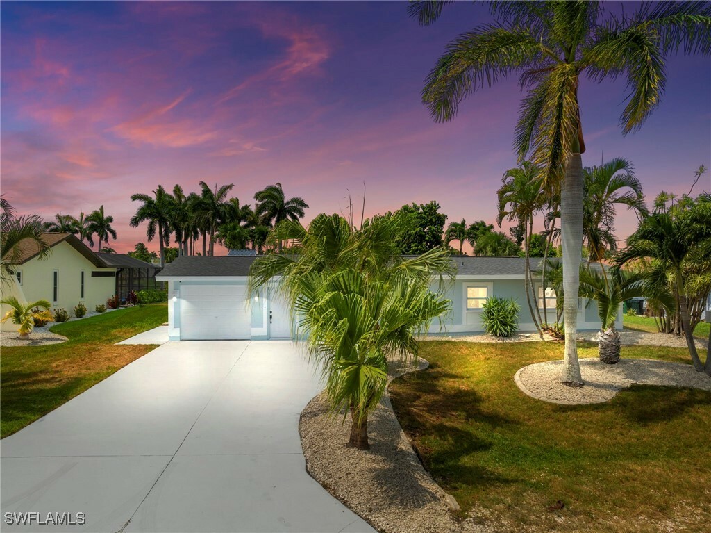 Property Photo: 1443 Windsor Court FL 33904
