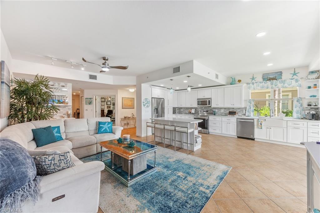 Property Photo: 6686 Alden Woods Cir 101 FL 34113