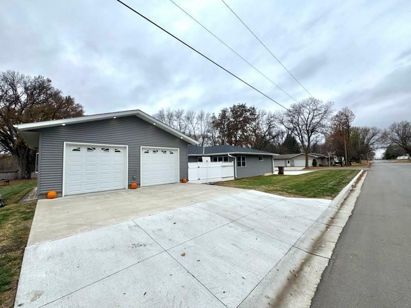 Property Photo:  1520 N 6th Street  MN 56265 