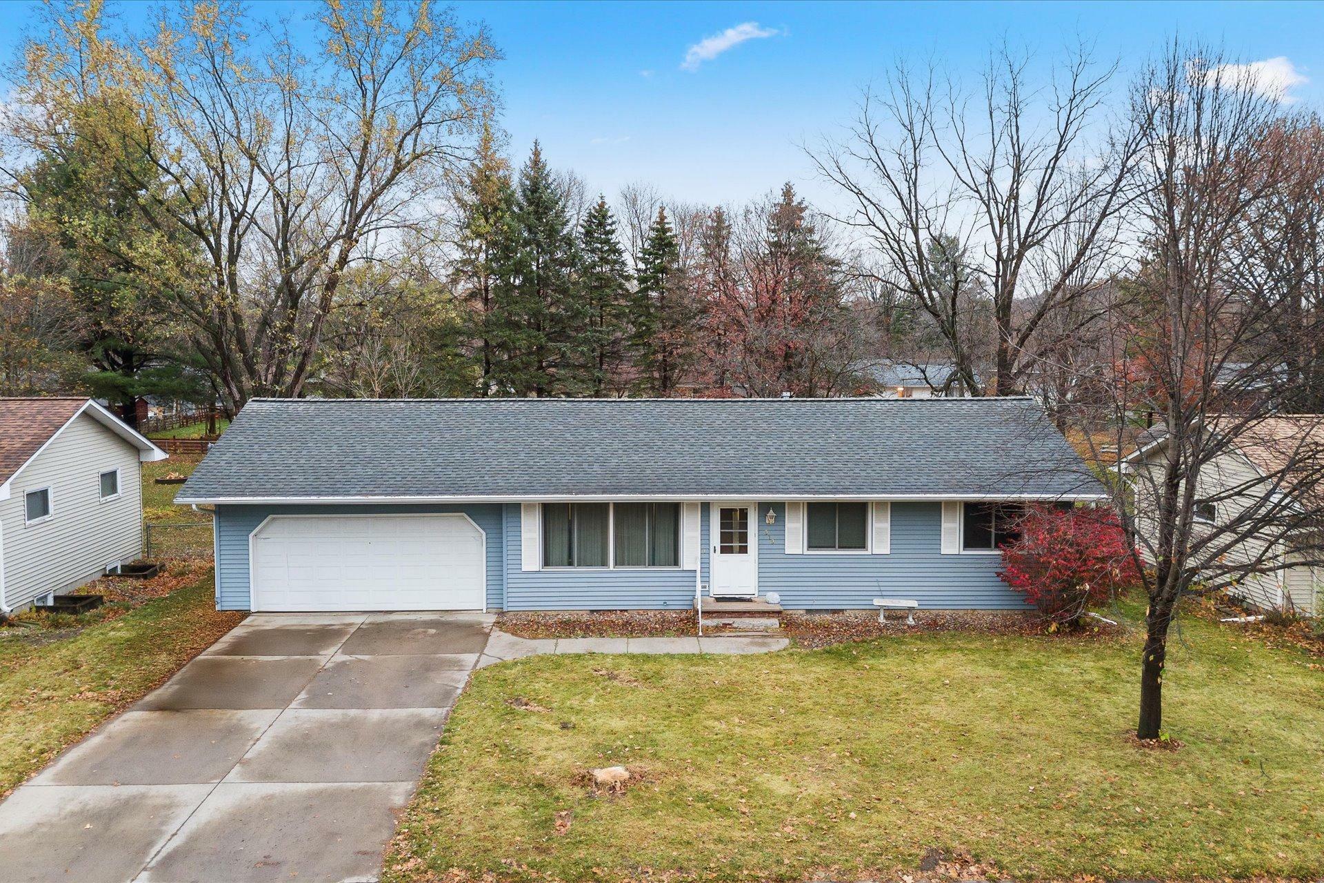 Property Photo:  919 Roosevelt Street  WI 54022 