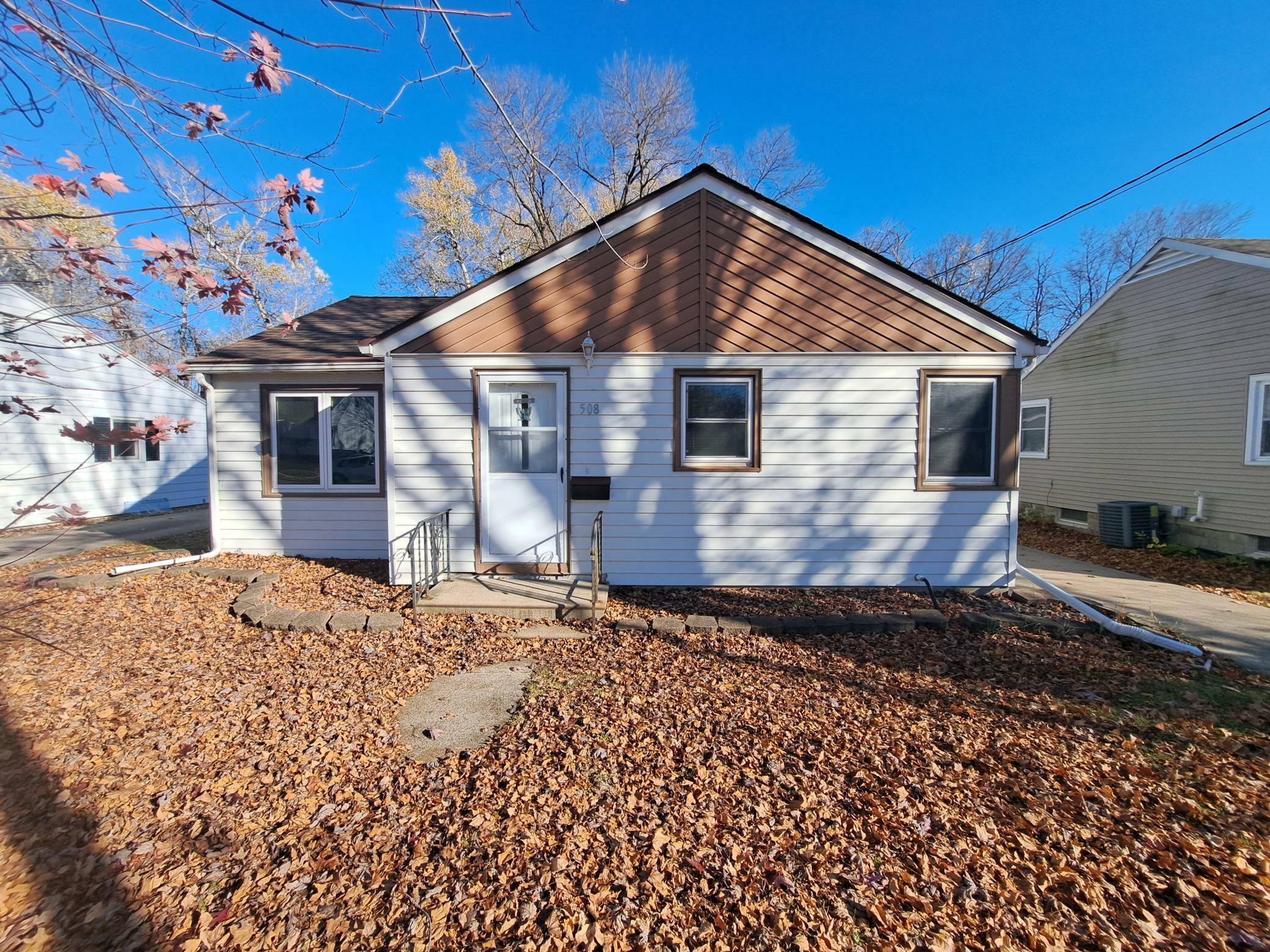 Property Photo:  508 Edgewood Avenue  MN 56007 