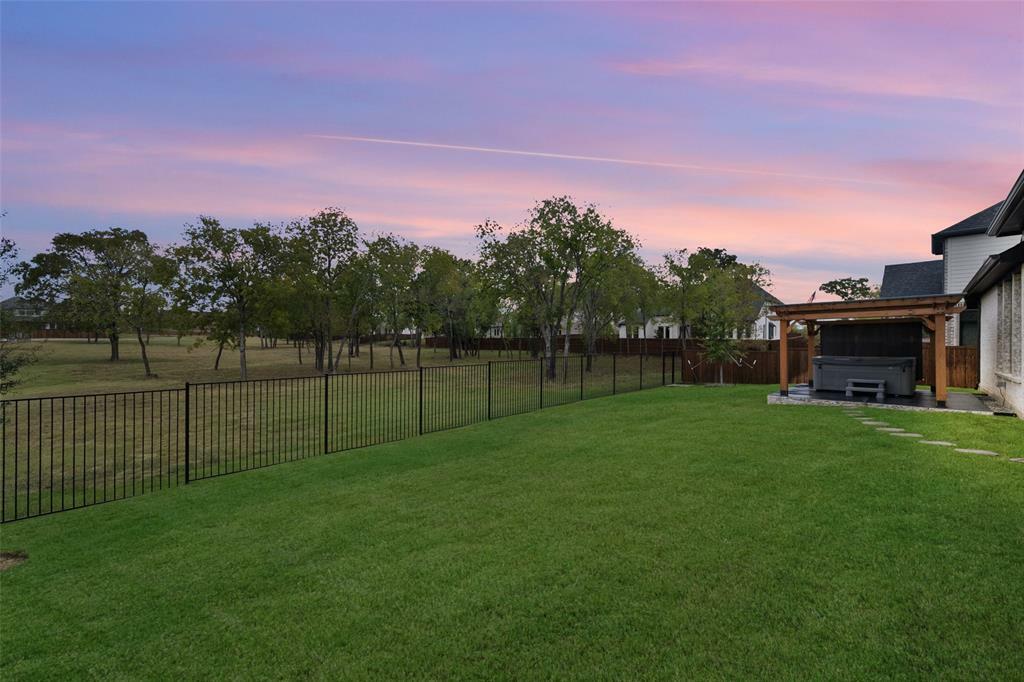 Property Photo:  1804 Rockwood Lane  TX 76063 