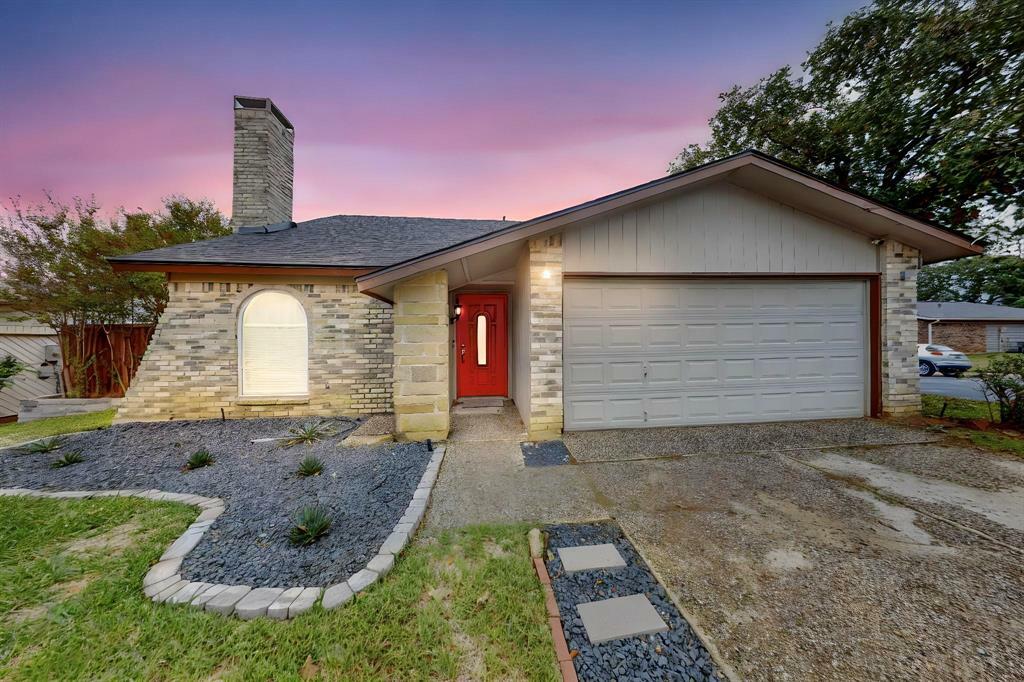 Property Photo:  2141 Loma Verde Drive  TX 76021 