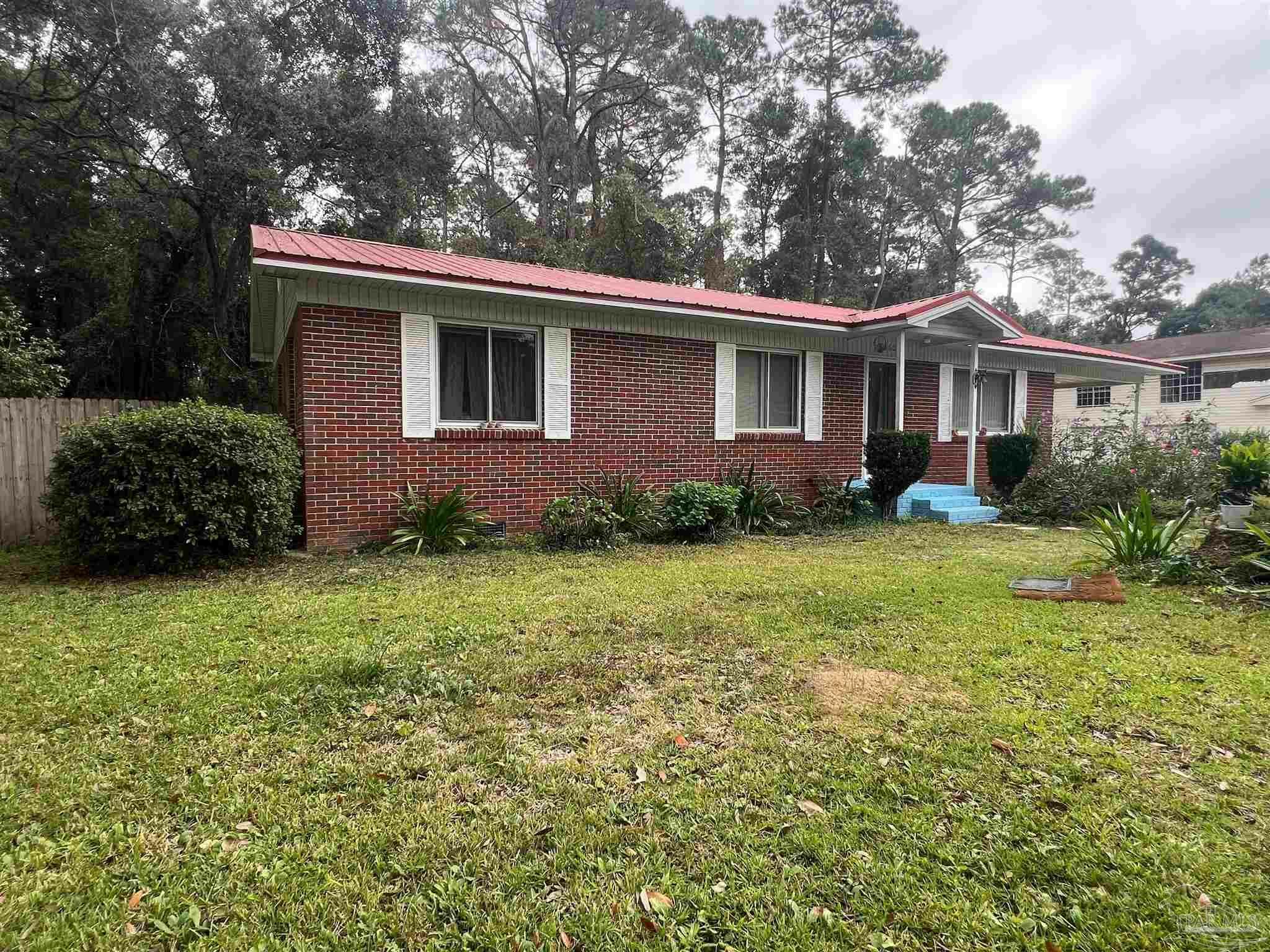 Property Photo:  8660 Redwing Dr  FL 32534 