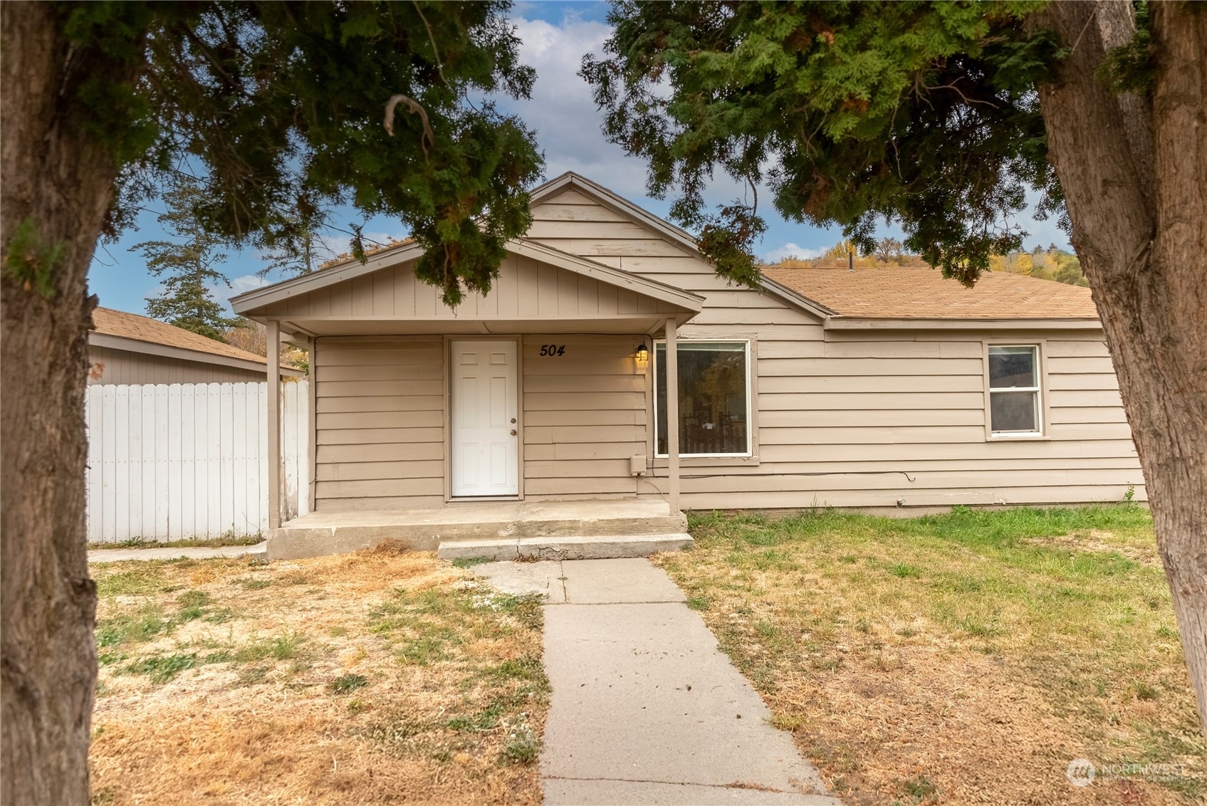 Property Photo:  504 Granite Street S  WA 98841 